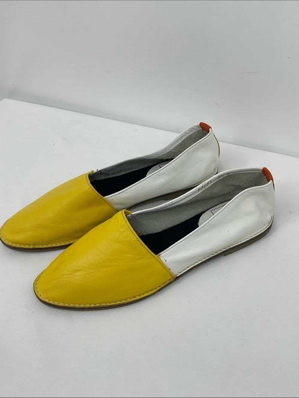 Nicole Raven SIZE 8.5 M yellow and White Leather Slip-On Loafers FIT NARROW